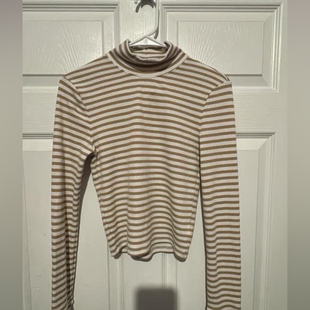 American Eagle tan/cream striped slightly cropped size M